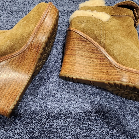 Boots - Picture 5 of 8